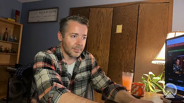 chrisw8140 online show from April 13, 2:15 am