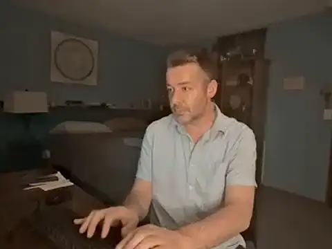 chrisw8140 online show from May 19, 1:21 am