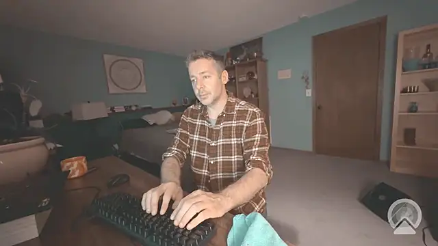 chrisw8140 online show from June 18, 5:50 am