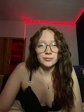 YoungLisaa18 online show from February 24, 8:10 pm