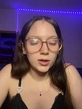 YoungLisaa18 online show from February 23, 9:26 pm