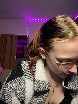 YoungLisaa18 online show from February 17, 8:17 pm