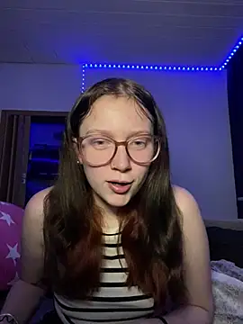 YoungLisaa18 online show from February 5, 7:53 pm