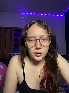 YoungLisaa18 online show from February 11, 7:47 pm