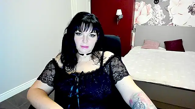 Victoria booth online show from February 18, 1:29 pm