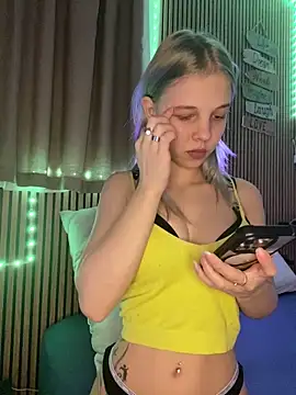 bellezza0 online show from February 9, 7:01 pm