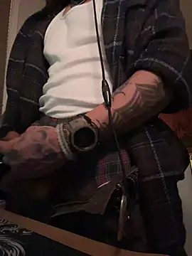 Snapshot of JoeyBlazy chatting on April 6, 4:46 am JoeyBlazy online show from April 6, 4:46 am