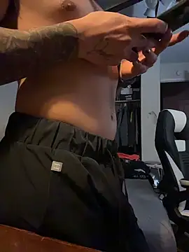 Snapshot of JoeyBlazy chatting on February 26, 5:18 am JoeyBlazy online show from February 26, 5:18 am