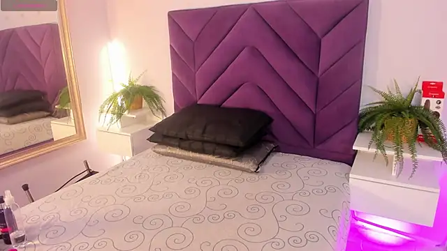 Meeganfoox online show from February 9, 1:58 am