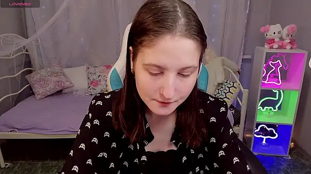 Snapshot of KiraDuvall chatting on January 13, 4:55 pm KiraDuvall online show from January 13, 4:55 pm