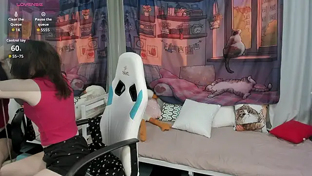 Snapshot of KiraDuvall chatting on February 27, 6:30 pm KiraDuvall online show from February 27, 6:30 pm