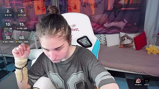 Snapshot of KiraDuvall chatting on February 15, 4:39 pm KiraDuvall online show from February 15, 4:39 pm