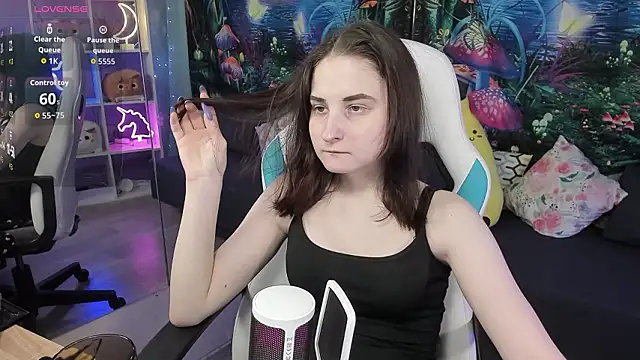 Snapshot of KiraDuvall chatting on February 28, 5:12 pm KiraDuvall online show from February 28, 5:12 pm