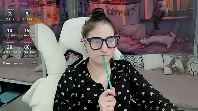 Snapshot of KiraDuvall chatting on February 12, 3:56 pm KiraDuvall online show from February 12, 3:56 pm