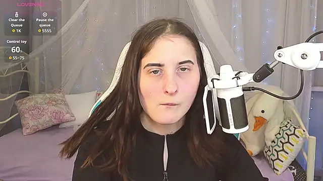 Snapshot of KiraDuvall chatting on January 14, 6:11 pm KiraDuvall online show from January 14, 6:11 pm