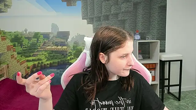 Snapshot of KiraDuvall chatting on February 13, 5:13 pm KiraDuvall online show from February 13, 5:13 pm