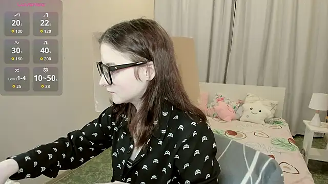 Snapshot of KiraDuvall chatting on February 6, 4:58 pm KiraDuvall online show from February 6, 4:58 pm