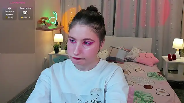 Snapshot of KiraDuvall chatting on January 12, 7:20 pm KiraDuvall online show from January 12, 7:20 pm