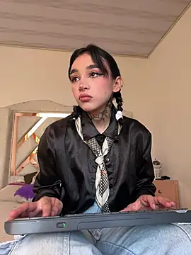 iriis online show from April 30, 8:05 pm