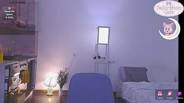 sailormoon666  online show from April 7, 2:46 am