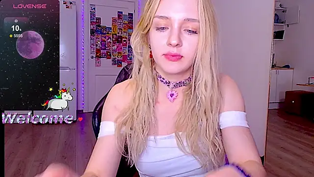 sailormoon666  online show from March 6, 1:33 am