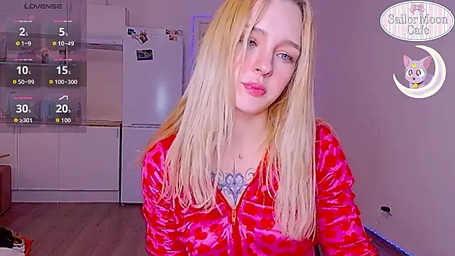 sailormoon666  online show from March 26, 3:16 am