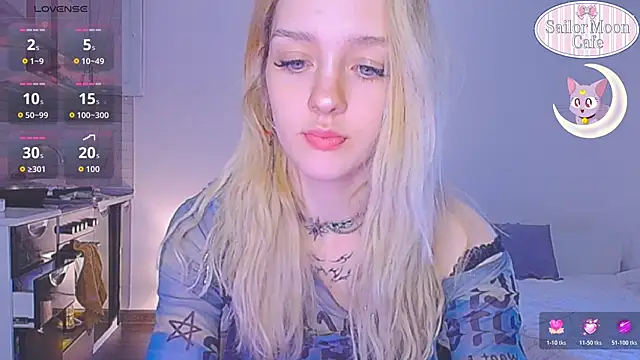 sailormoon666  online show from April 6, 5:08 am