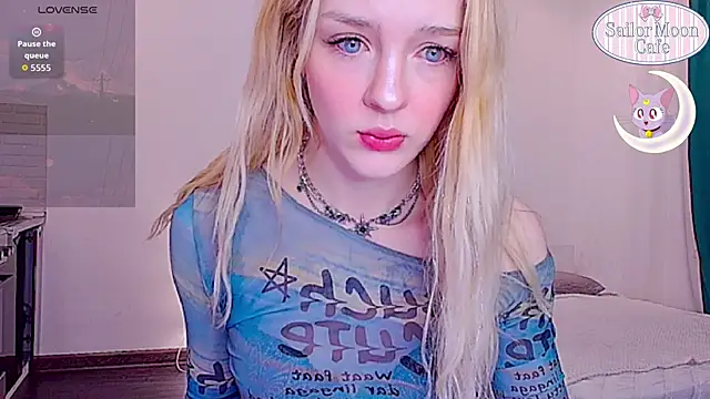 sailormoon666  online show from April 2, 2:08 am