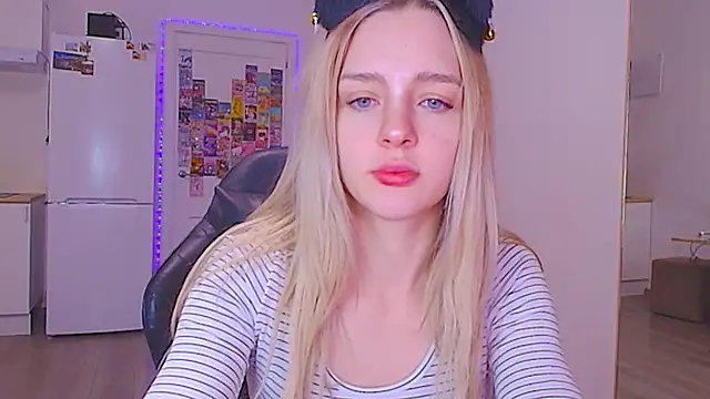 sailormoon666  online show from February 4, 11:00 pm