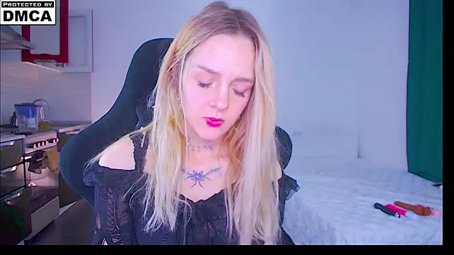 sailormoon666  online show from May 29, 2:39 am