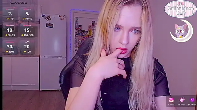 sailormoon666  online show from March 20, 12:11 am