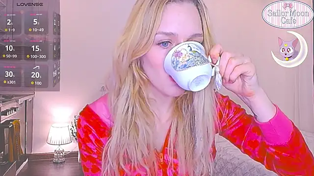 sailormoon666  online show from April 3, 5:03 am