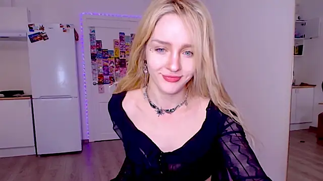 sailormoon666  online show from February 24, 11:16 pm