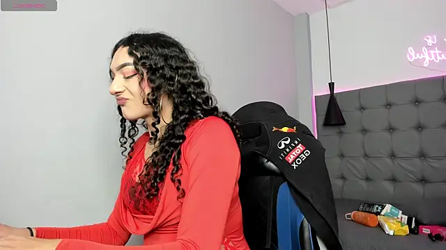 scarletcherry18 online show from June 2, 4:56 am