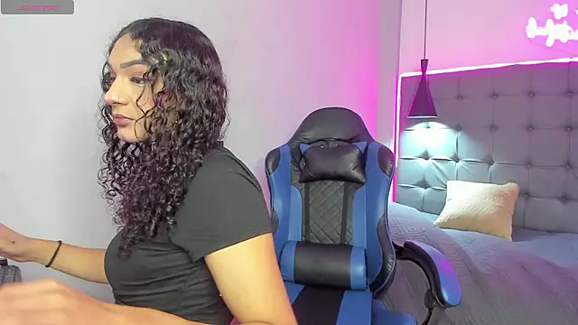 scarletcherry18 online show from March 10, 4:05 am