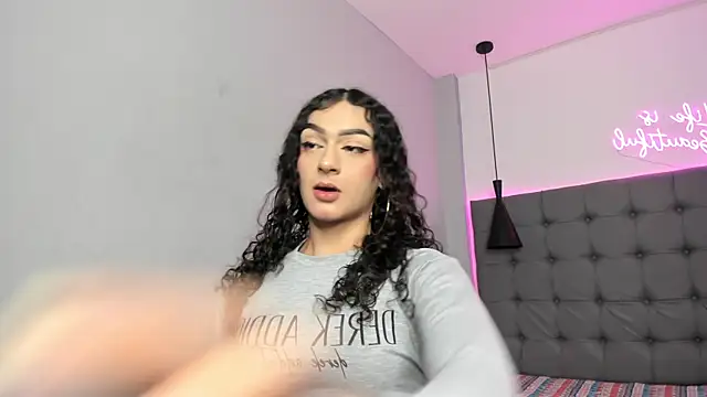 scarletcherry18 online show from May 29, 3:56 am