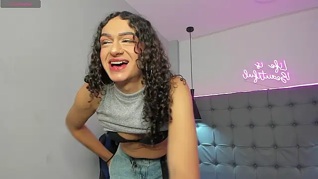 Snapshot of scarletcherry18 chatting on February 26, 3:28 am scarletcherry18 online show from February 26, 3:28 am