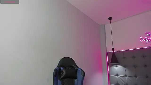 Snapshot of scarletcherry18 chatting on February 22, 3:20 am scarletcherry18 online show from February 22, 3:20 am