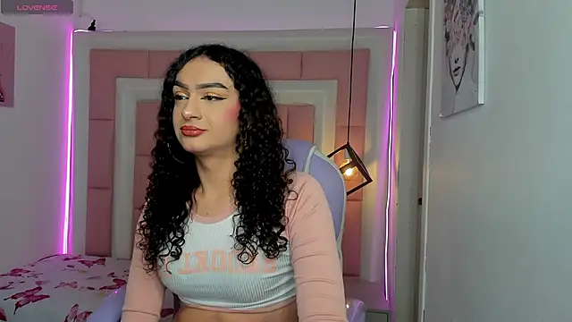 scarletcherry18 online show from June 17, 3:06 am