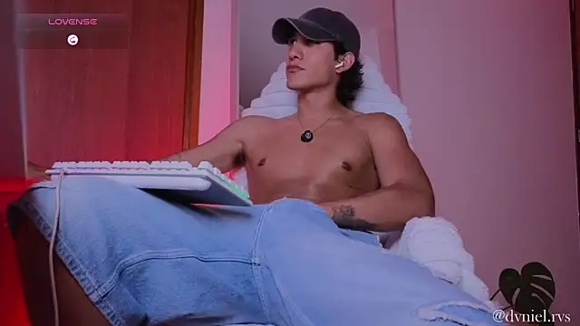 emilio rivs online show from May 30, 12:17 am