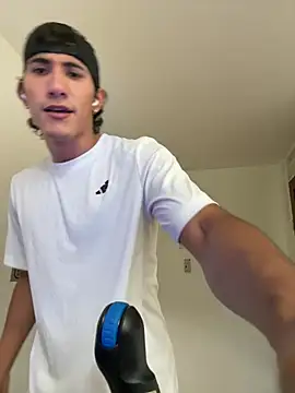 Snapshot of emilio_rivs chatting on June 19, 2:01 pm emilio rivs online show from June 19, 2:01 pm