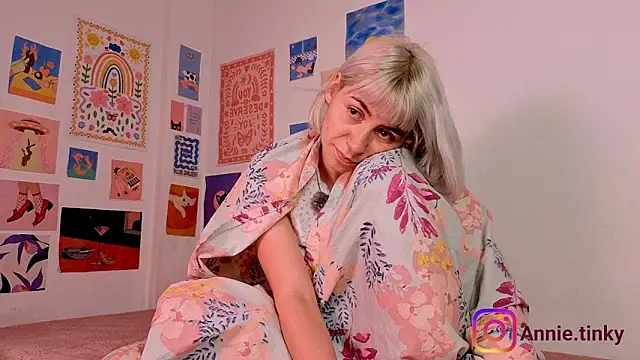 annieTinky0 online show from February 24, 12:33 am