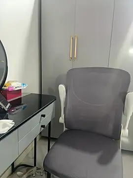 Snapshot of Llabi2k chatting on March 1, 7:58 pm Llabi2k online show from March 1, 7:58 pm