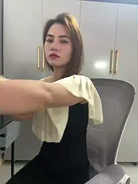 Snapshot of Llabi2k chatting on February 28, 8:08 pm Llabi2k online show from February 28, 8:08 pm