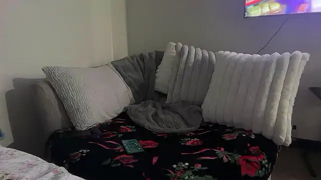 tastelikecandiii online show from March 4, 9:06 am