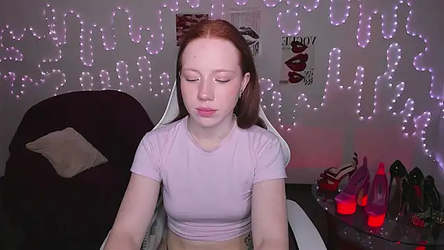 Snapshot of Katrys chatting on February 10, 12:20 am Katrys online show from February 10, 12:20 am