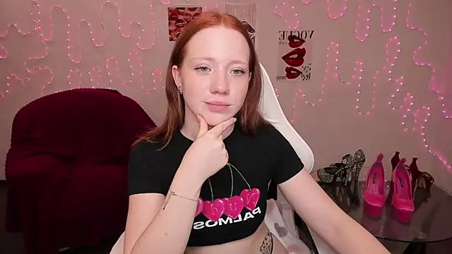 Snapshot of Katrys chatting on February 3, 6:33 am Katrys online show from February 3, 6:33 am