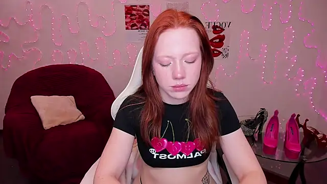 Snapshot of Katrys chatting on February 5, 12:17 am Katrys online show from February 5, 12:17 am