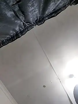 FINEBABYWOLF online show from April 21, 8:15 pm