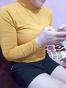 Phoebe-e online show from February 5, 1:40 pm